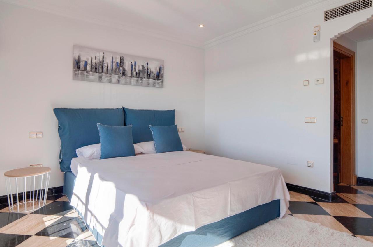 Apartamento 218 Puerto Banus Front Line 270 Meters Marbella